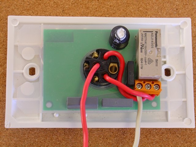 Remote Controlled Light Switch -- Retrofit with Manual Override